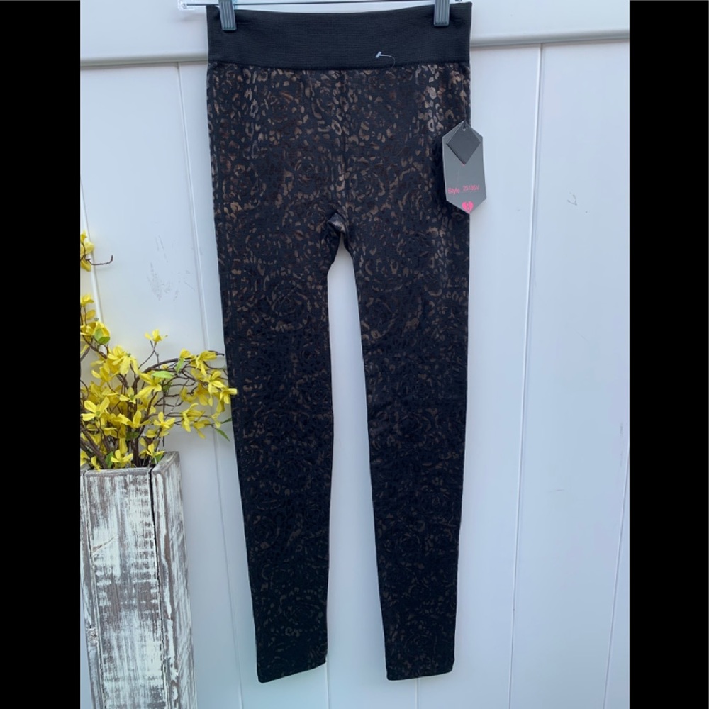 8 of hearts leopard leggings size large NWT